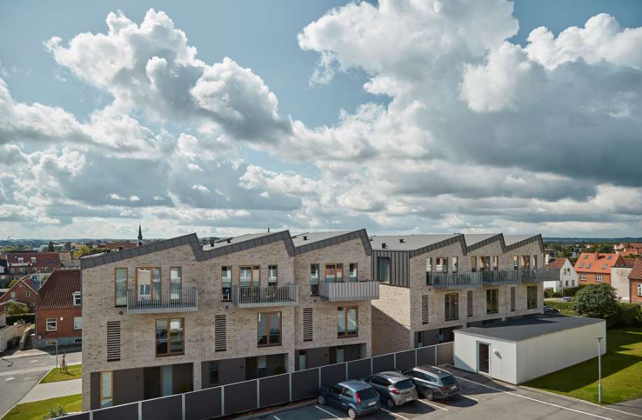 Kalter Rosé und Seeblick unter Stahlprofilen, Krøyer Kielbergvej / Regnbuevænget 1, 8660 Skanderborg, Dänemark